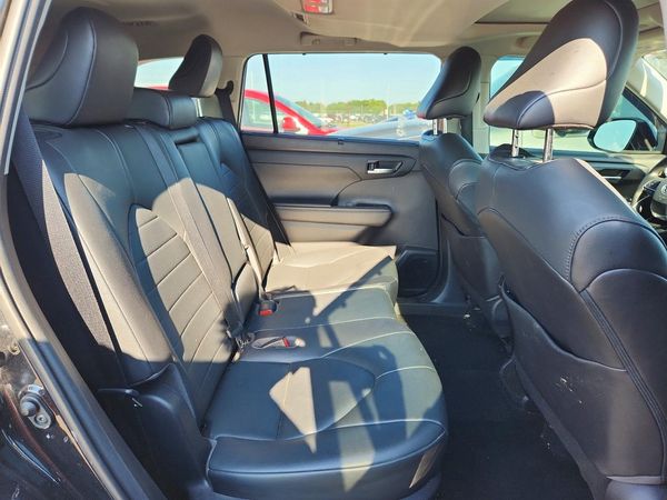 2020 TOYOTA HIGHLANDER XLE Nav
