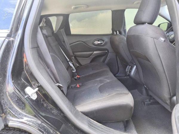 2019 JEEP CHEROKEE LATITUDE FWD