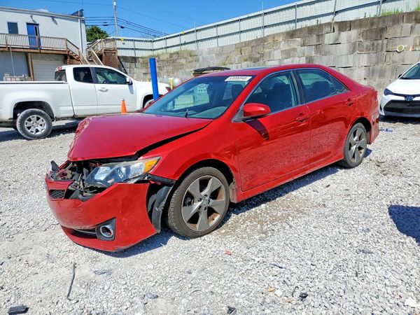 2012 TOYOTA CAMRY — Front 3/4