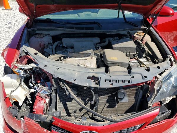 2012 TOYOTA CAMRY — Engine bay