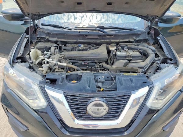 2020 NISSAN ROGUE — Engine bay