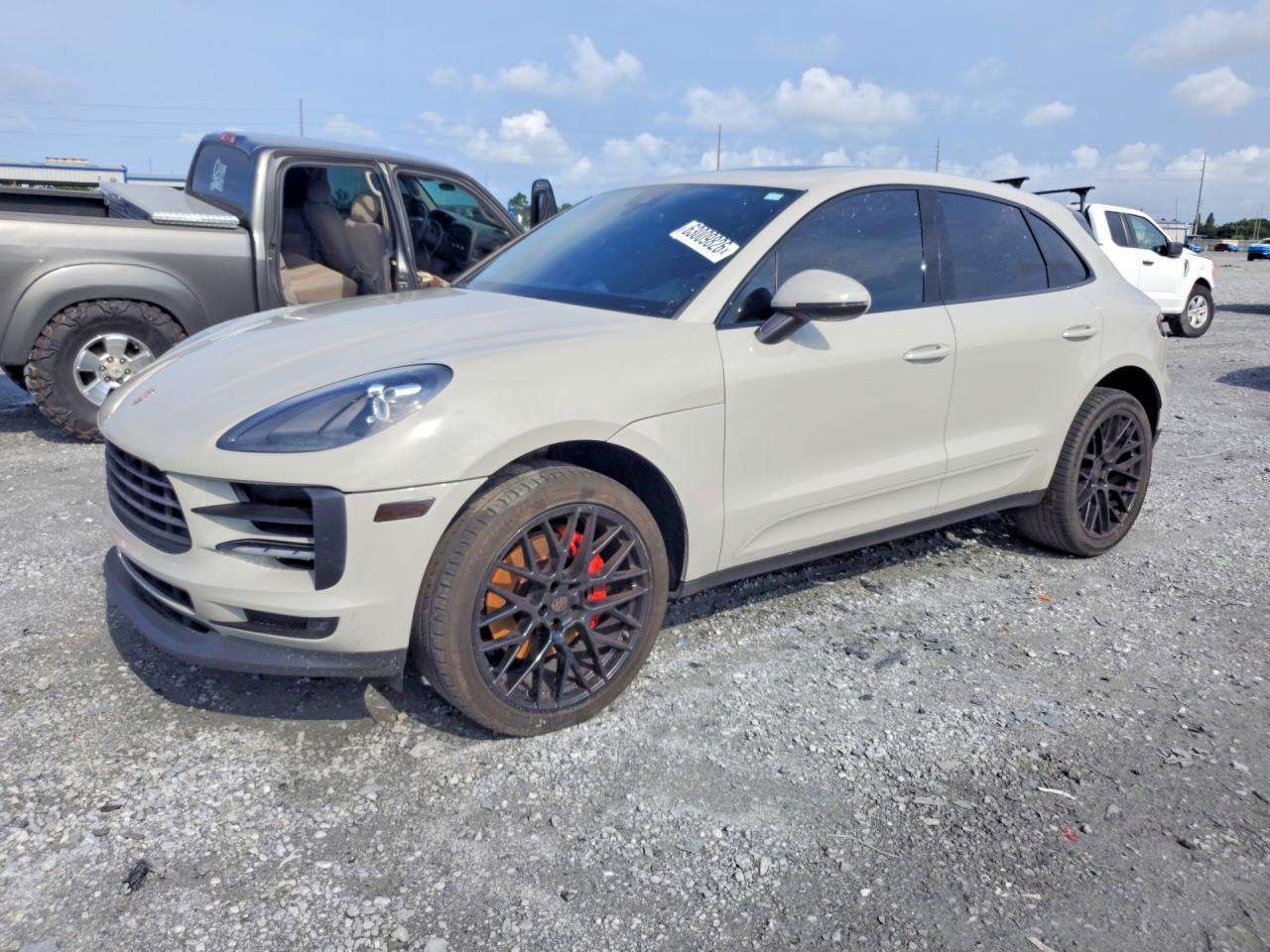 2021 PORSCHE MACAN S — Front 3/4