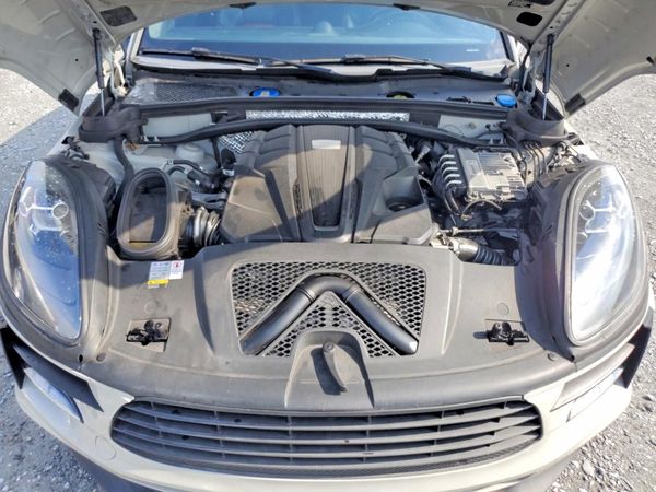 2021 PORSCHE MACAN S — Engine bay