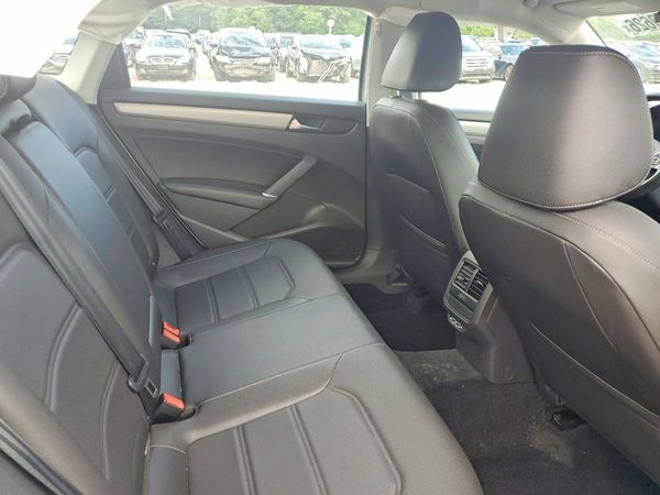2020 VOLKSWAGEN PASSAT SE