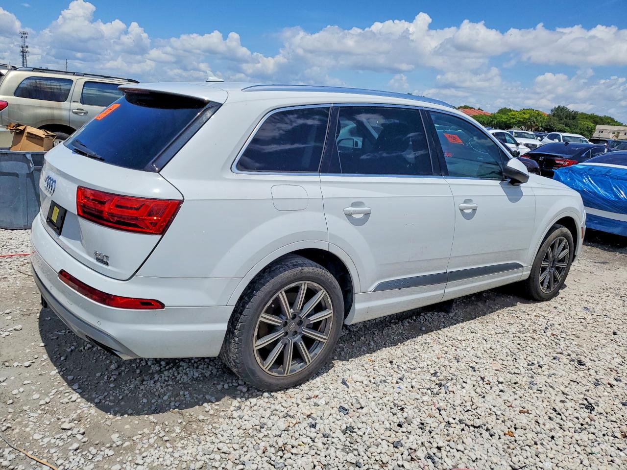 2017 AUDI Q7 quattro Premium Plus