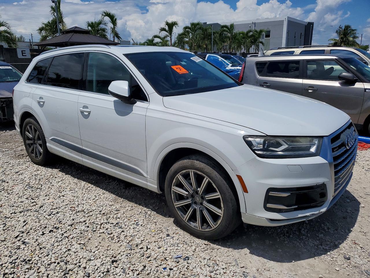 2017 AUDI Q7 quattro Premium Plus