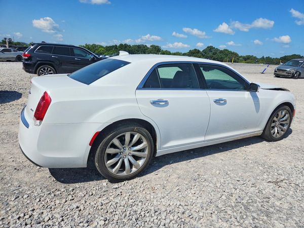 2019 CHRYSLER 300