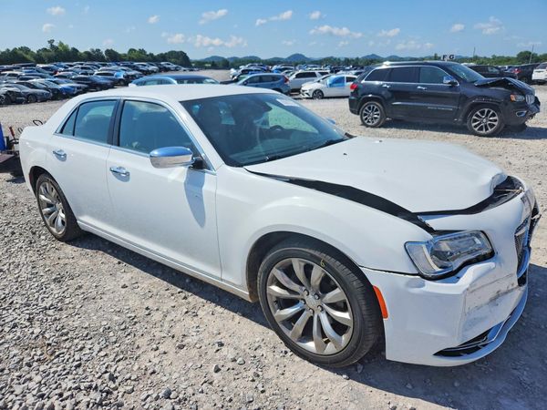 2019 CHRYSLER 300