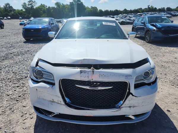 2019 CHRYSLER 300