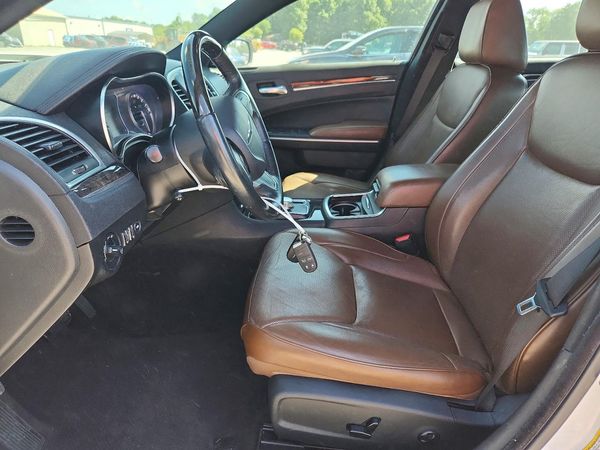 2019 CHRYSLER 300