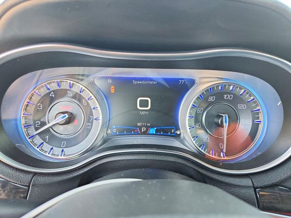2019 CHRYSLER 300