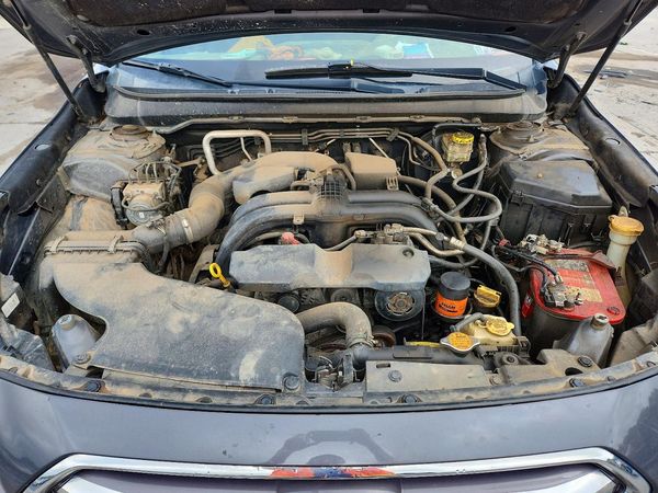 2019 SUBARU OUTBACK Premium+ES — Engine bay