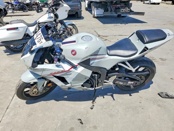 2025 HONDA CBR CYCLE