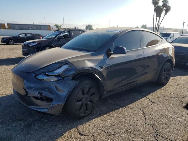 2025 TESLA MODEL Y