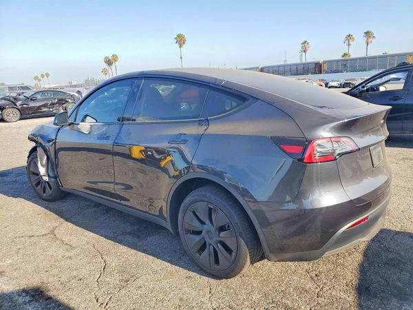 2025 TESLA MODEL Y