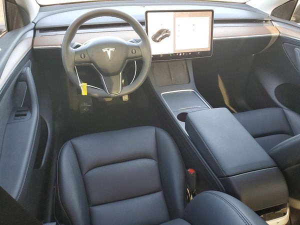 2025 TESLA MODEL Y