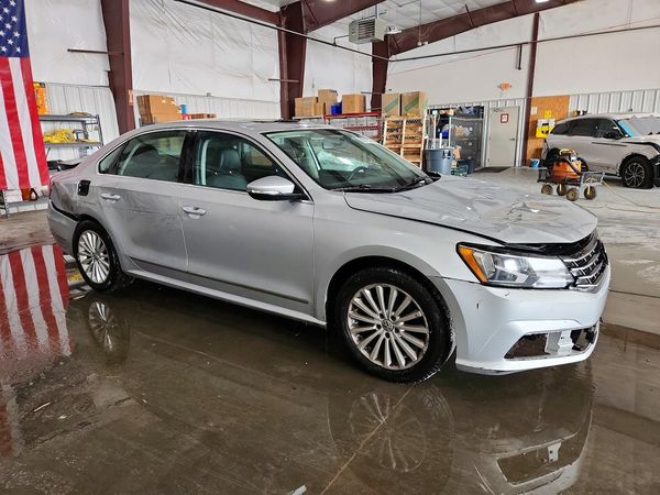 2017 VOLKSWAGEN PASSAT SE