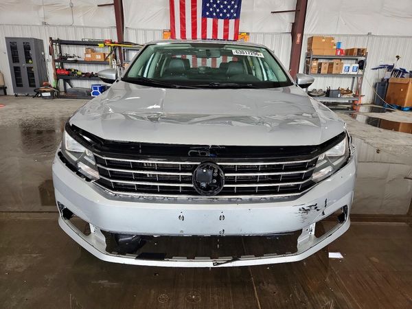 2017 VOLKSWAGEN PASSAT SE