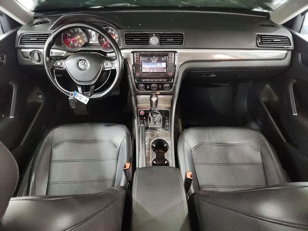 2017 VOLKSWAGEN PASSAT SE