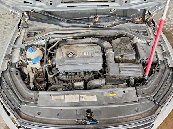 2017 VOLKSWAGEN PASSAT SE