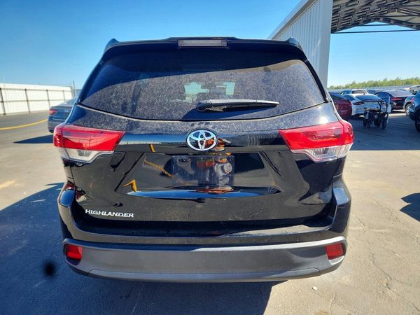 2019 TOYOTA HIGHLANDER LE/LE Plus
