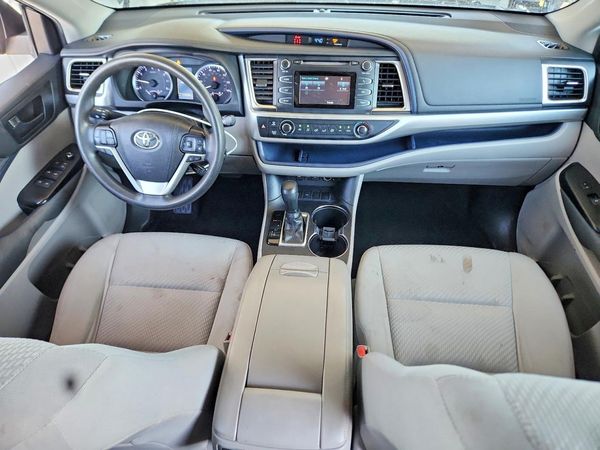 2019 TOYOTA HIGHLANDER LE/LE Plus