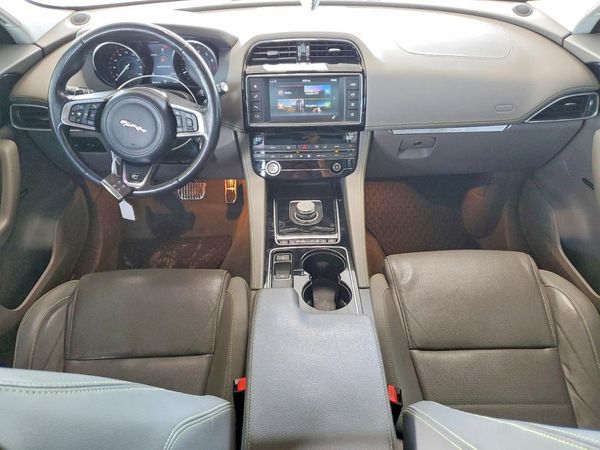 2017 JAGUAR F-PACE