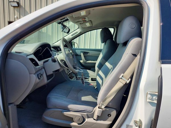 2017 CHEVROLET TRAVERSE LS
