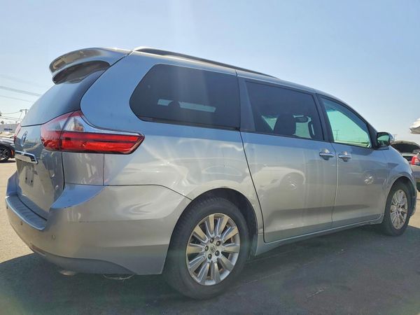 2016 TOYOTA SIENNA
