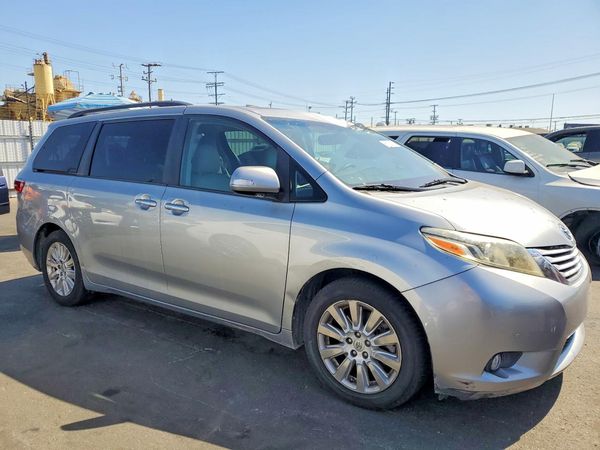 2016 TOYOTA SIENNA