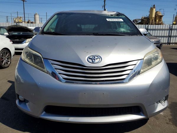 2016 TOYOTA SIENNA