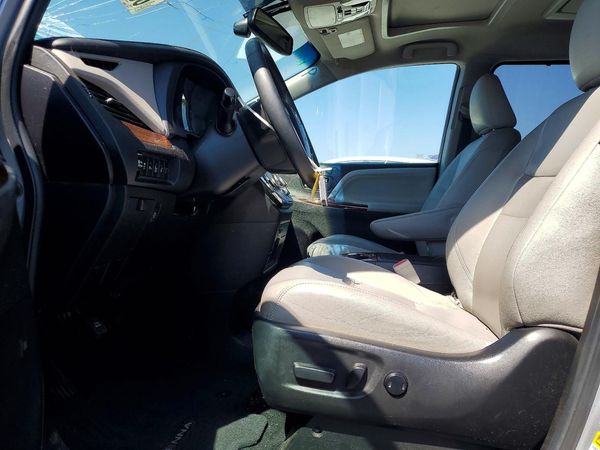 2016 TOYOTA SIENNA