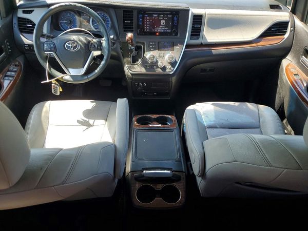 2016 TOYOTA SIENNA