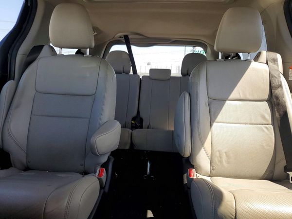 2016 TOYOTA SIENNA