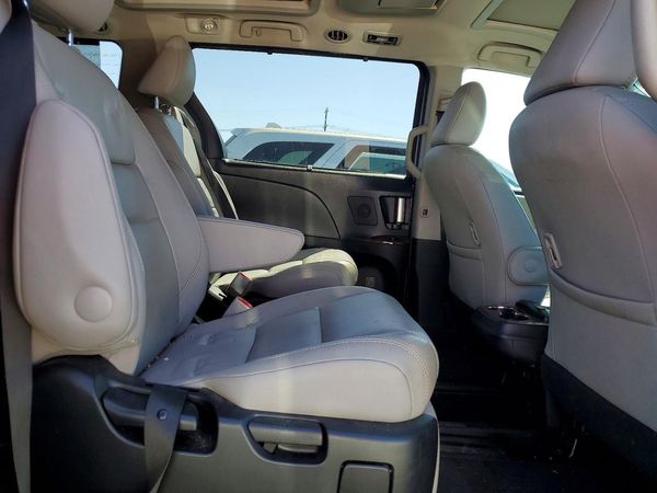 2016 TOYOTA SIENNA