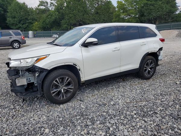 2019 TOYOTA HIGHLANDER LE