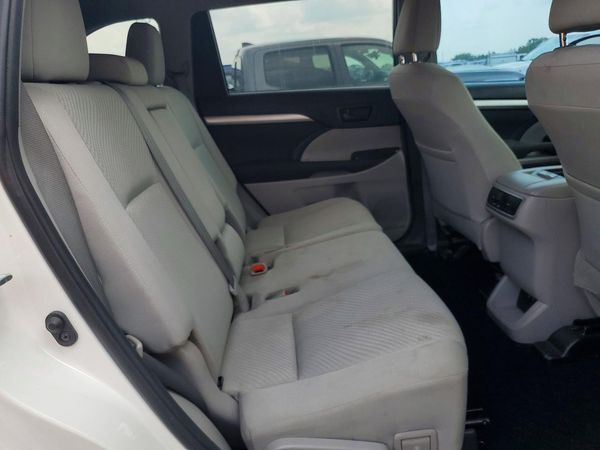 2019 TOYOTA HIGHLANDER LE