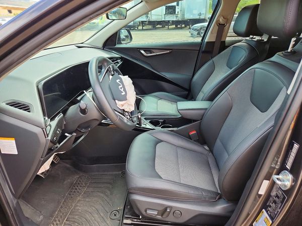 2023 KIA NIRO EX
