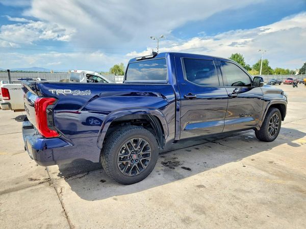 2022 TOYOTA TUNDRA SR5