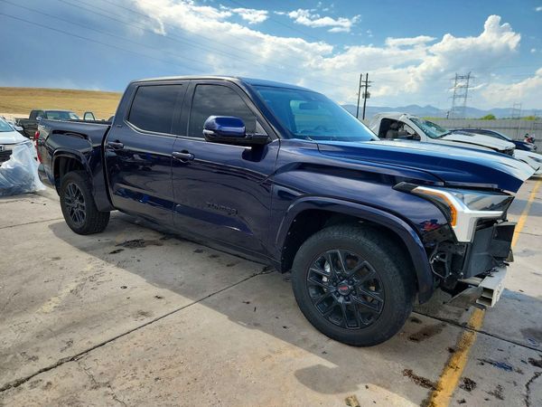 2022 TOYOTA TUNDRA SR5