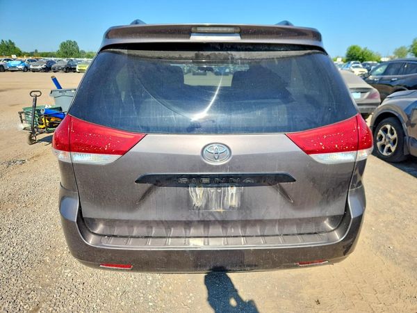 2012 TOYOTA SIENNA
