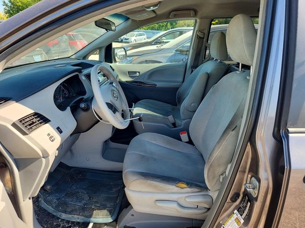 2012 TOYOTA SIENNA
