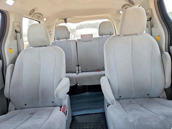 2012 TOYOTA SIENNA
