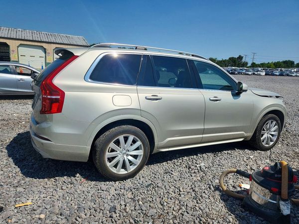 2018 VOLVO XC90 Momentum