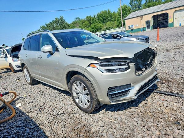 2018 VOLVO XC90 Momentum