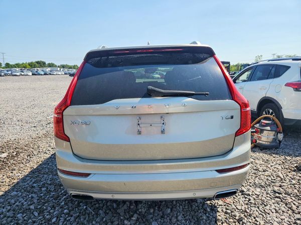 2018 VOLVO XC90 Momentum