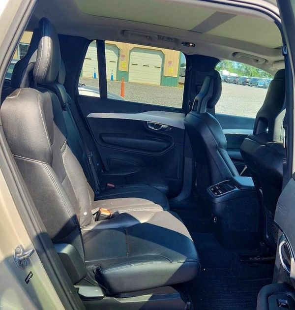 2018 VOLVO XC90 Momentum