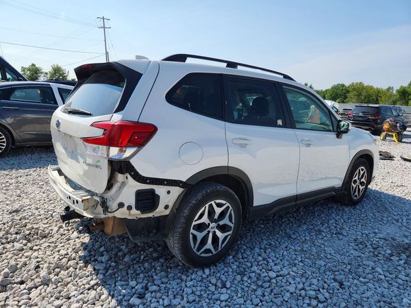 2021 SUBARU FORESTER Premium