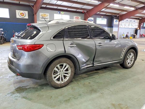 2015 INFINITI QX70