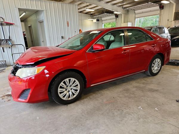 2013 TOYOTA CAMRY — Front 3/4